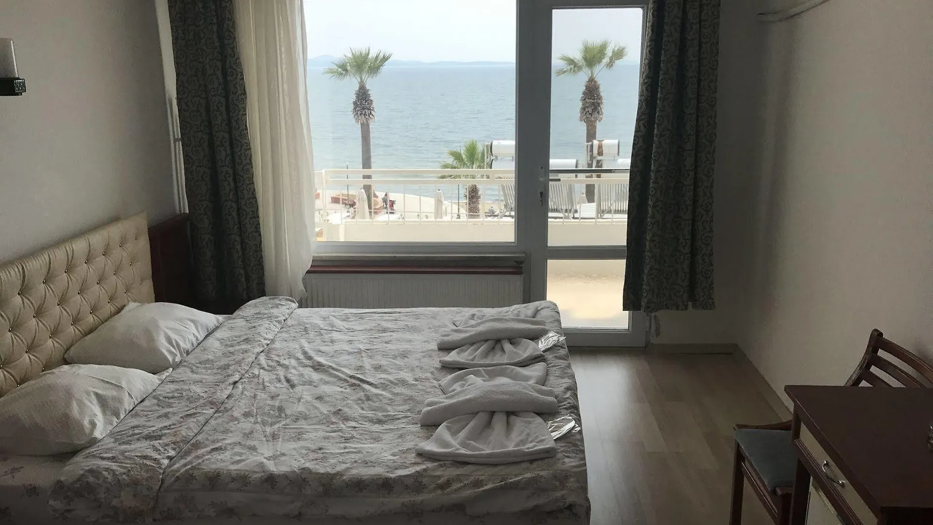 Ozsoy Hotel 악차이